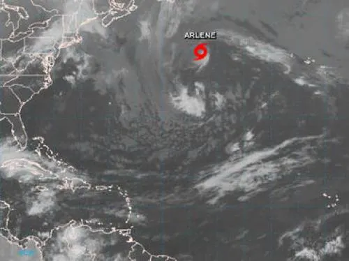 Tormenta tropical ‘Arlene’ se desplaza veloz en el Atlántico