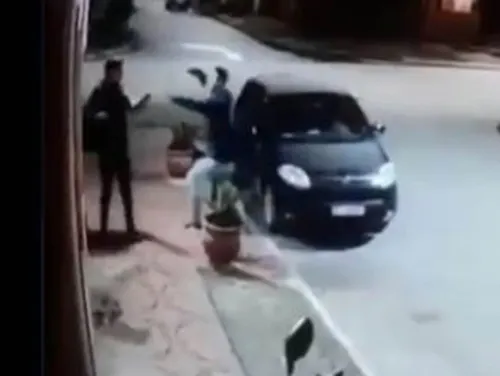 Ladrón descubre que la víctima era su amigo; se abrazaron