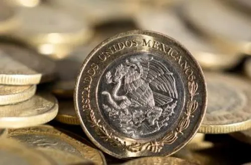El peso no se deja caer ante recuperación del dólar