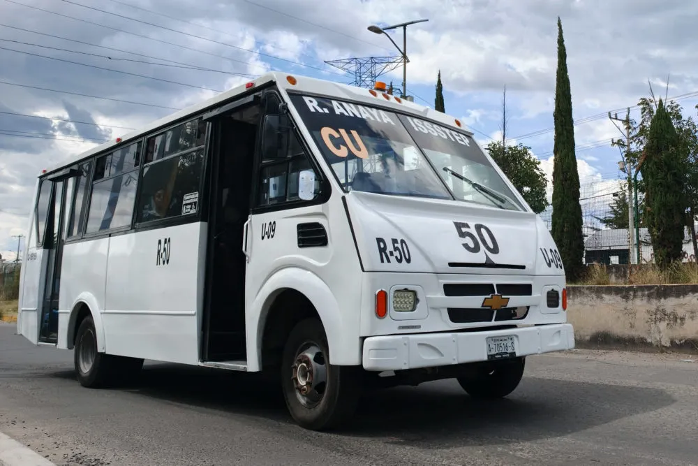 Mujer salta de una ruta 50 en movimiento para evitar asalto en la Rivera Anaya