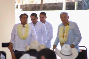 AMLO apacigua a los maestros y Barbosa los tacha de señoritos y revoltosos