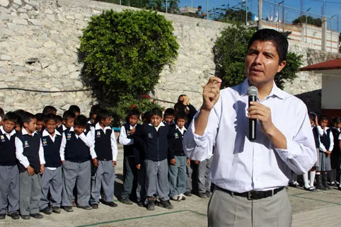 Eduardo Rivera inaugura desayunadores en escuelas poblanas