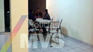 Captan a reportero de Televisa recibiendo dinero de ?La Tuta?
