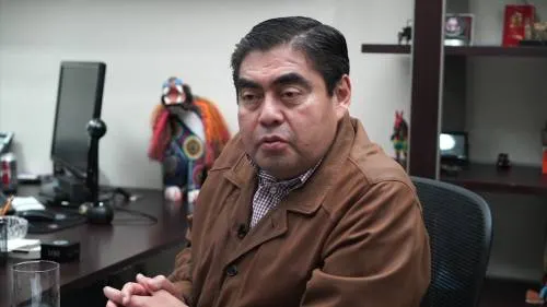 Crónica de una Entrevista que Exhibió al Verdadero Miguel Barbosa (¡Qué Chula es Puebla!)
