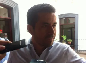 Diversos puntos de Puebla requieren cruces peatonales: Regidor