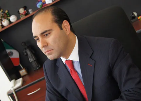 Jorge Aguilar contrató al consultor Darío Mendoza