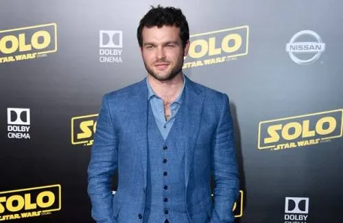 El Halcón Milenario aterriza en Hollywood para el estreno de “Solo”