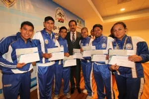 Haremos todo lo posible para apoyar el deporte: rector Alfonso Esparza Ortiz