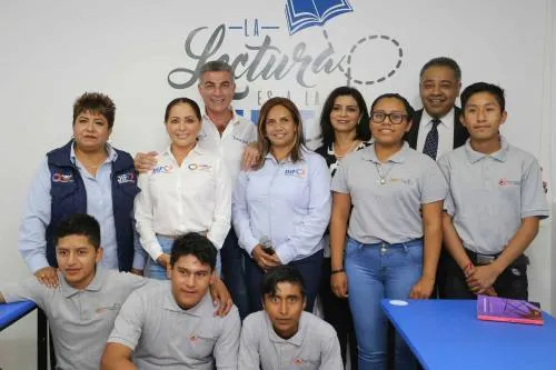 Dinorah López de Gali y Tony Gali visitan la Casa del Estudiante