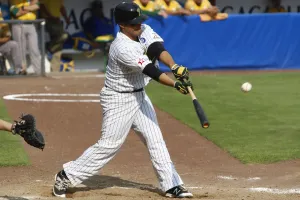 Rojos corta racha ganadora a los Pericos