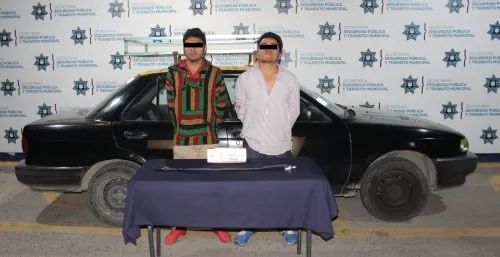 Detuvo Policía Municipal de Puebla a dos hombres por robo de vehículo