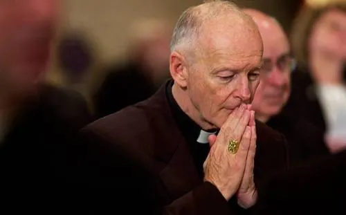Papa acepta renuncia de cardenal de EU tras escándalo de abuso sexual