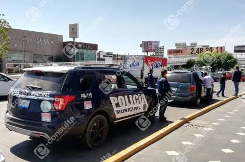 Detienen a pareja que asaltaba a cuentahabientes en la Vía Atlixcáyotl