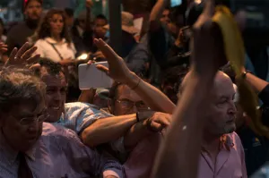 Cárdenas externa solidaridad con familias de normalistas