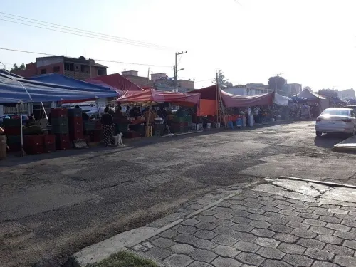 Barbosa exhorta a la ciudadanía a no comprar en tianguis para evitar contagios de Covid-19