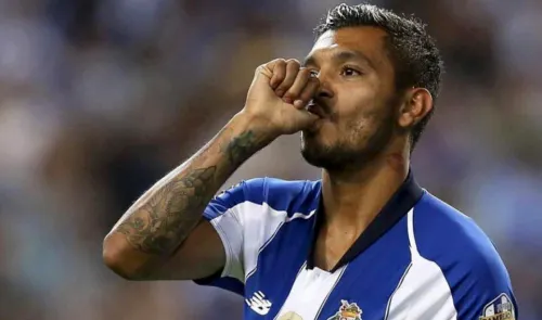‘Tecatito’ Corona en el 11 ideal de la UEFA Champions League