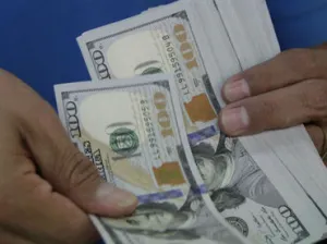Dólar va a la alza y se vende en 17.20 pesos
