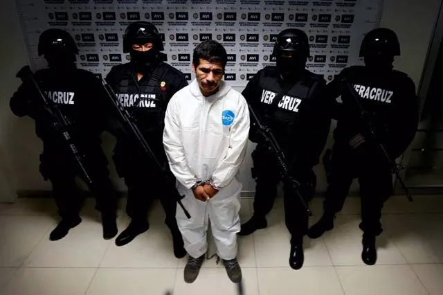 Presentan a presunto asesino de la periodista Regina Martínez