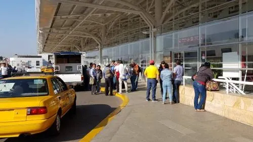 CNTE paraliza Oaxaca: cierra accesos, zócalo, aeropuerto