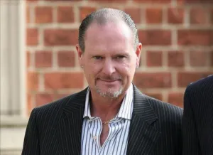 Multan al ex futbolista Paul Gascoigne por agredir a guardia de seguridad