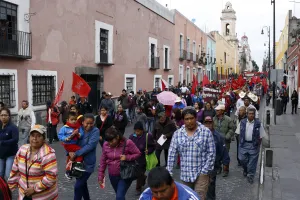 Pobladores de Ocoyucan desquician el centro al exigir salida de alcalde