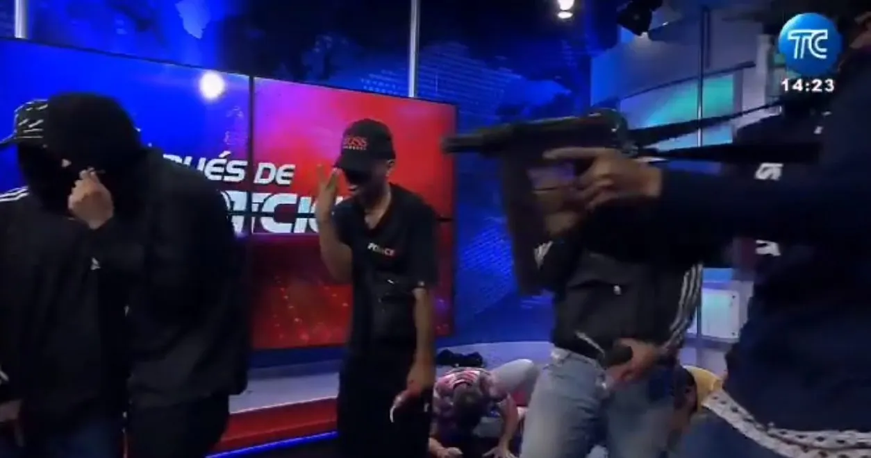 Hombres armados irrumpen televisora en Ecuador