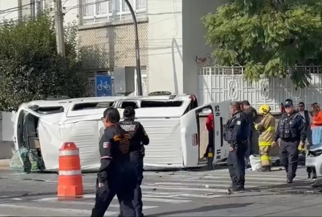 Más de 10 heridos deja volcadura de ruta 11 tras choque en El Carmen