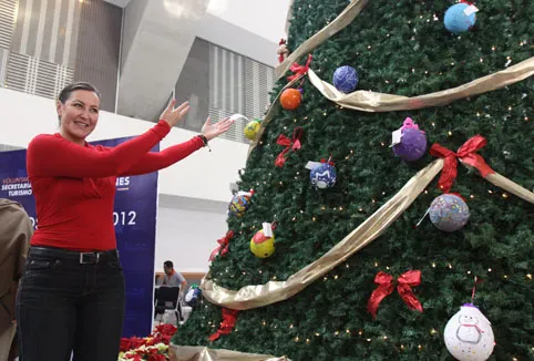 Martha Érika Alonso encendió Árbol de Deseos 2012
