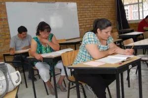 Más de 600 maestros poblanos con calificación de insuficiente