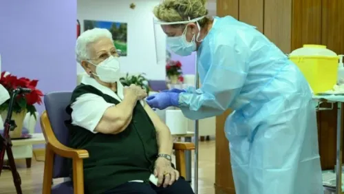 Vacunados con primera dosis de Pfizer dan positivo a coronavirus