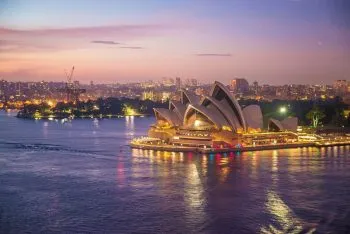 Australia retoma medidas anti COVID por rebrotes