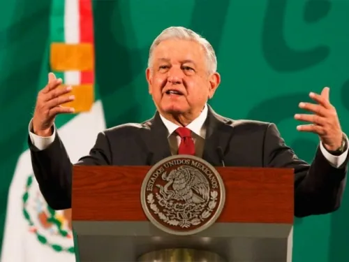 Pide López Obrador a universidades públicas no cobrar cuotas