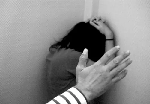 Pequeña es severamente golpeada por su madre en Huejotzingo