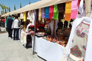 Artesanos de 7 estados reunidos en CCU BUAP en muestra ?Manos Artesanales?
