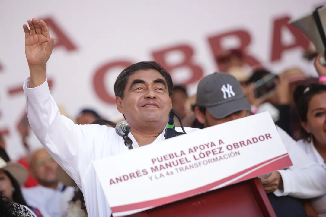 Una Comida Política, un Mensaje Abrumador y unas Selfies en Ayunas