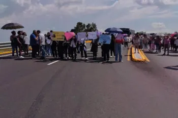 Familiares de Alison Amayrani bloquean el bulevar Aeropuerto; claman justicia