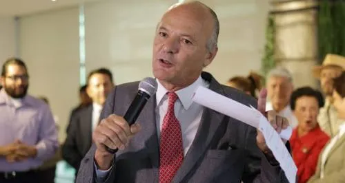 El Mini Senador que Enfrentó a Yeidckol