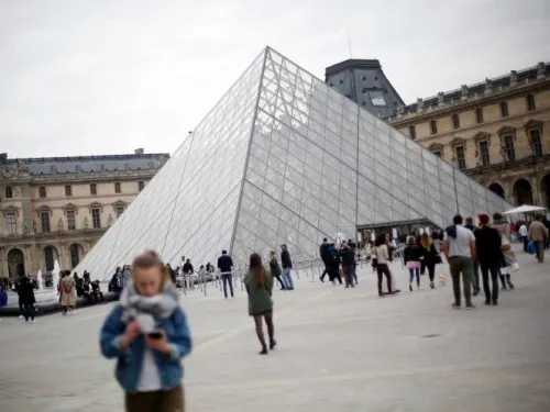 Cierra el Museo del Louvre por conflicto laboral