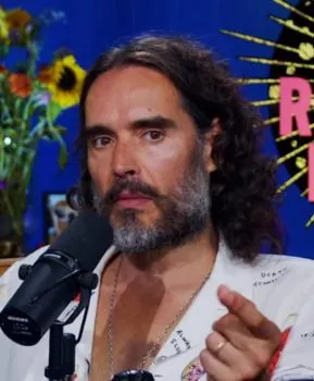 Russell Brand enfrenta acusaciones de abuso sexual y responde ante la polémica