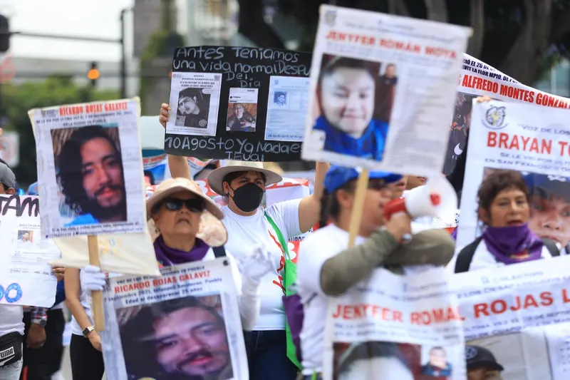marcha-colectivo-voz-de-los-desaparecidos-pue