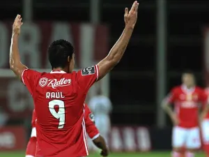 Jiménez anota y se enracha con el Benfica