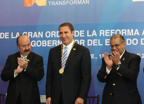 Ingresa RMV a la Academia Nacional