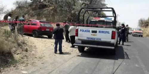 Encuentran cuerpo baleado en el interior de un automóvil en Serdán