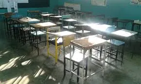 Padres de familia de primaria Alí Chumacero molestos por falta de informaciòn