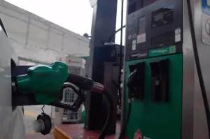Alza en gasolinas refleja costos por cada región del país: Pemex
