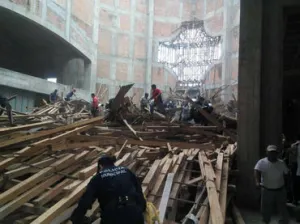 Suman cuatro muertos por derrumbe en Oaxaca