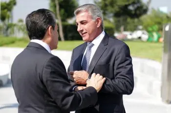 El gobernador que cantaba karaoke