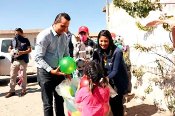 Regidurías de Puebla entregan juguetes en San Miguel Espejo