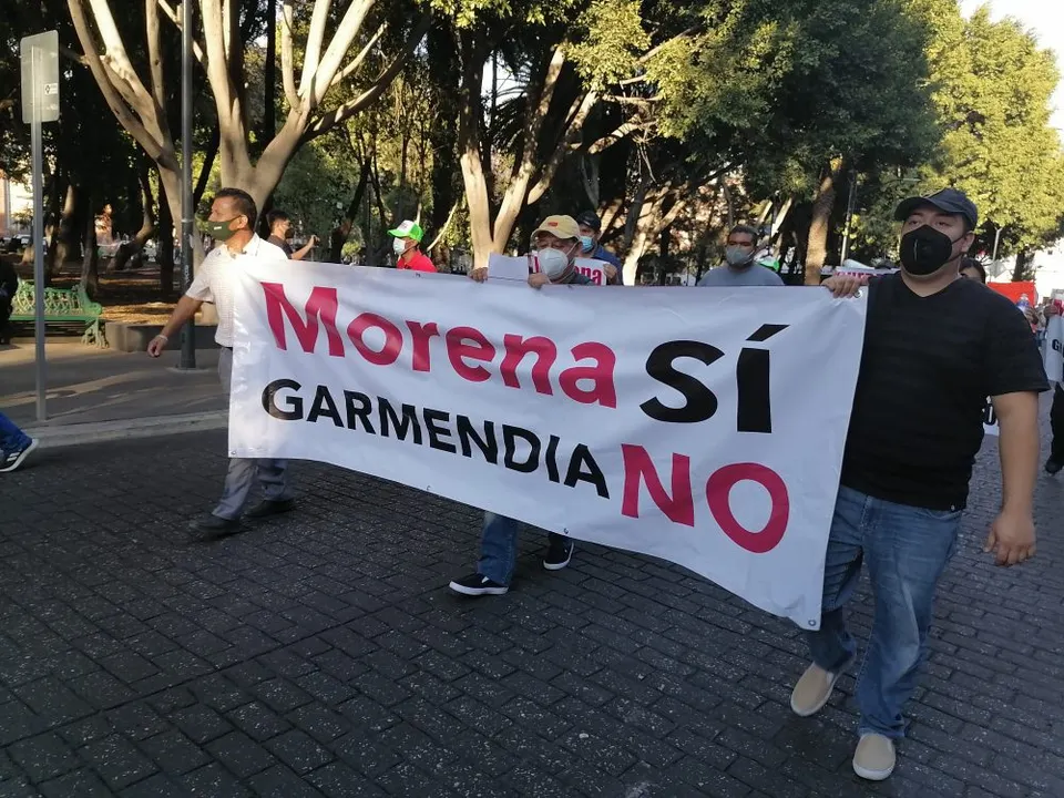 Marchan militantes de Morena contra imposiciones en candidaturas; Bracamonte llega al final 