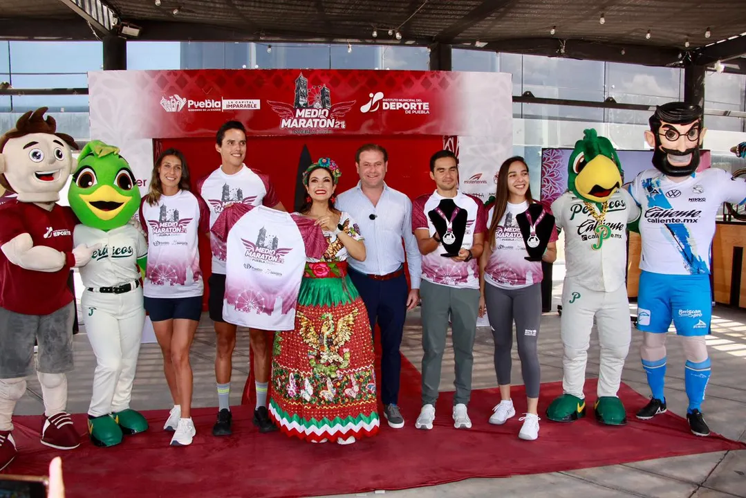 Presenta Ayuntamiento de Puebla rutas, playera y medalla del Medio Maratón 21K Puebla 2025